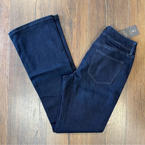 🆕 The Limited, curvy boot cut jeans SZ 6 - Picture 1 of 5